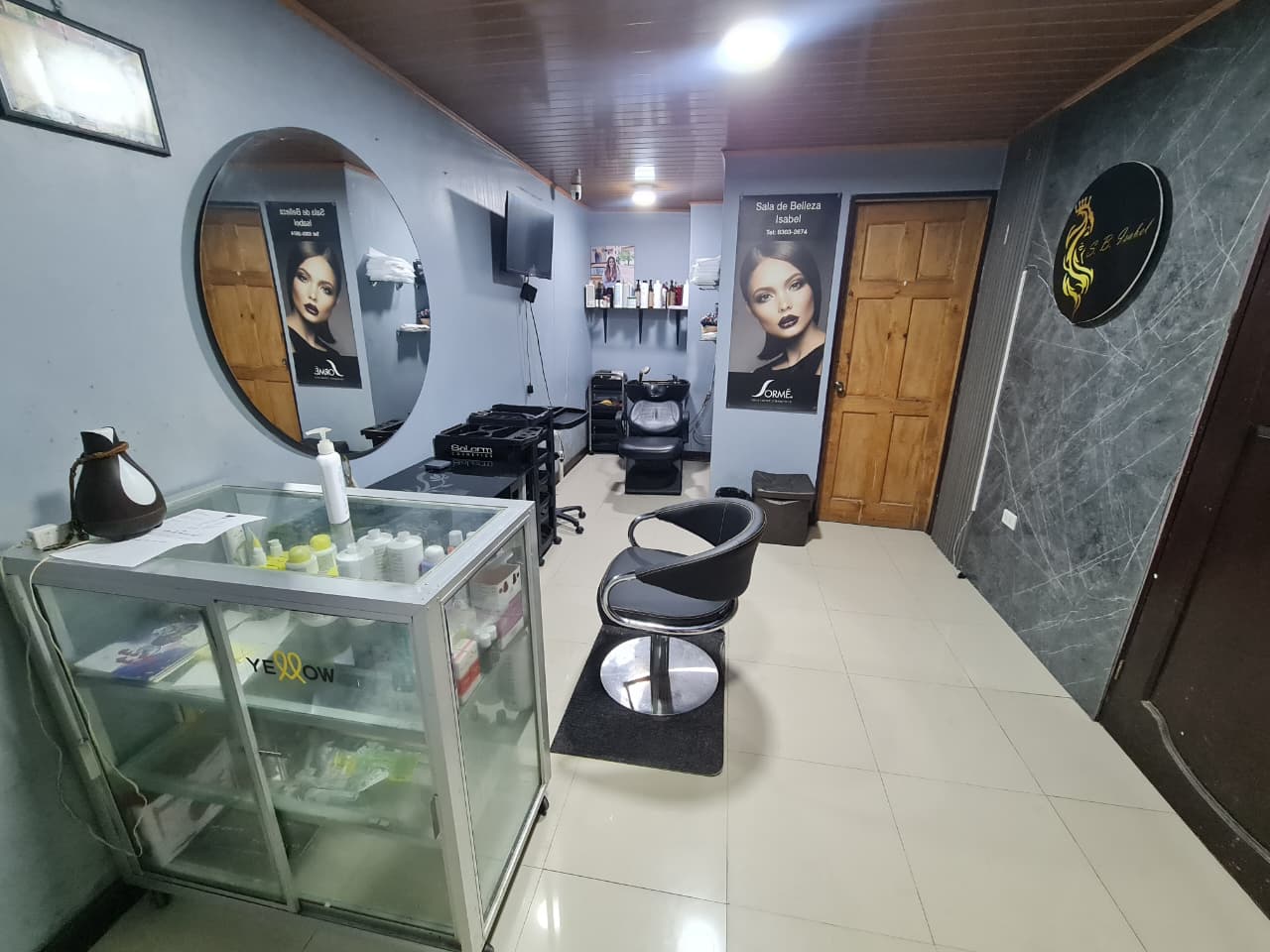 Local comercial equipado – Ideal para salón de belleza o estética en Limón, Limón