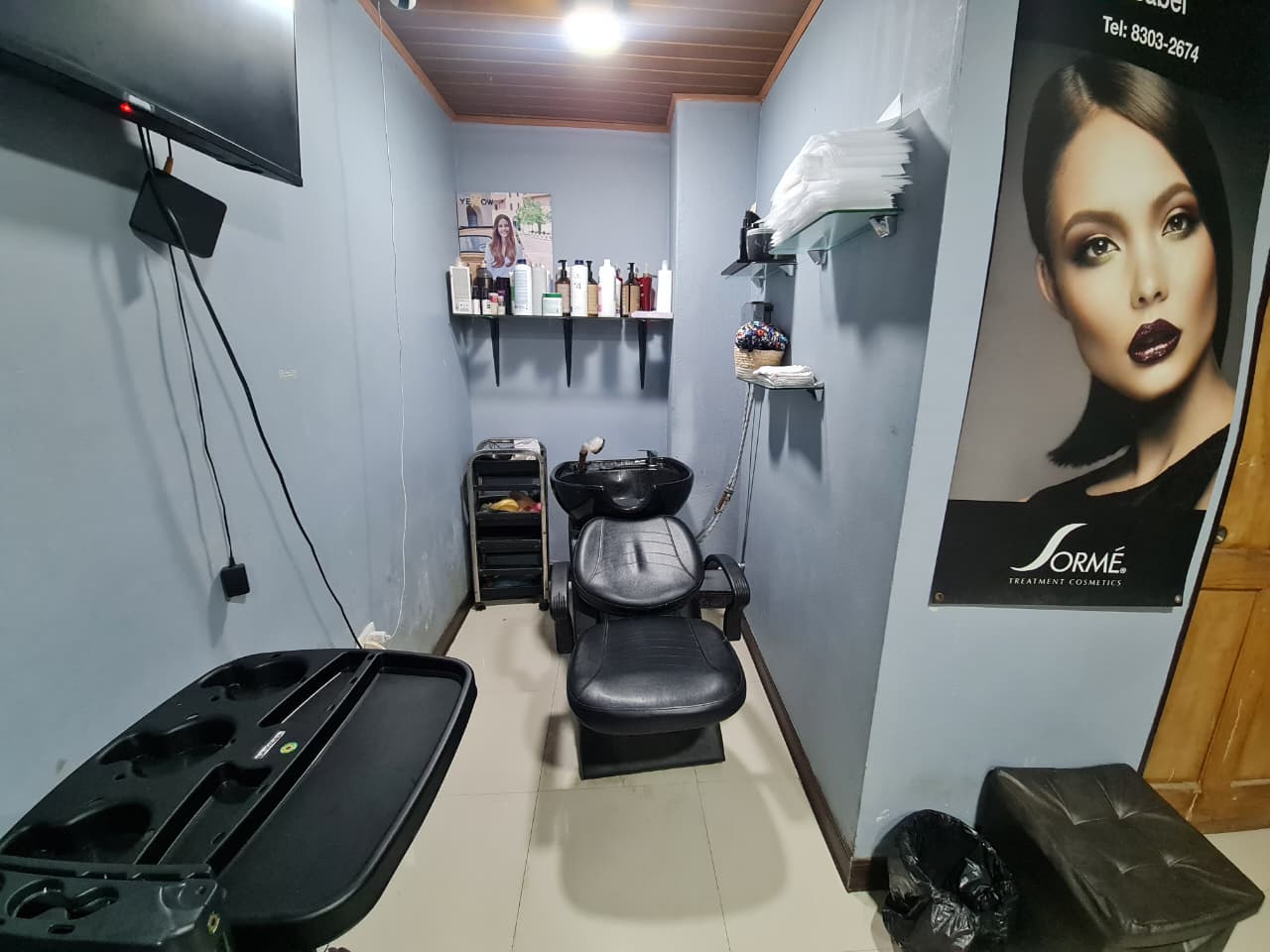 Local comercial equipado – Ideal para salón de belleza o estética en Limón, Limón miniatura 2