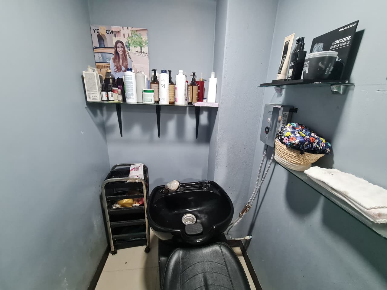 Local comercial equipado – Ideal para salón de belleza o estética en Limón, Limón miniatura 5