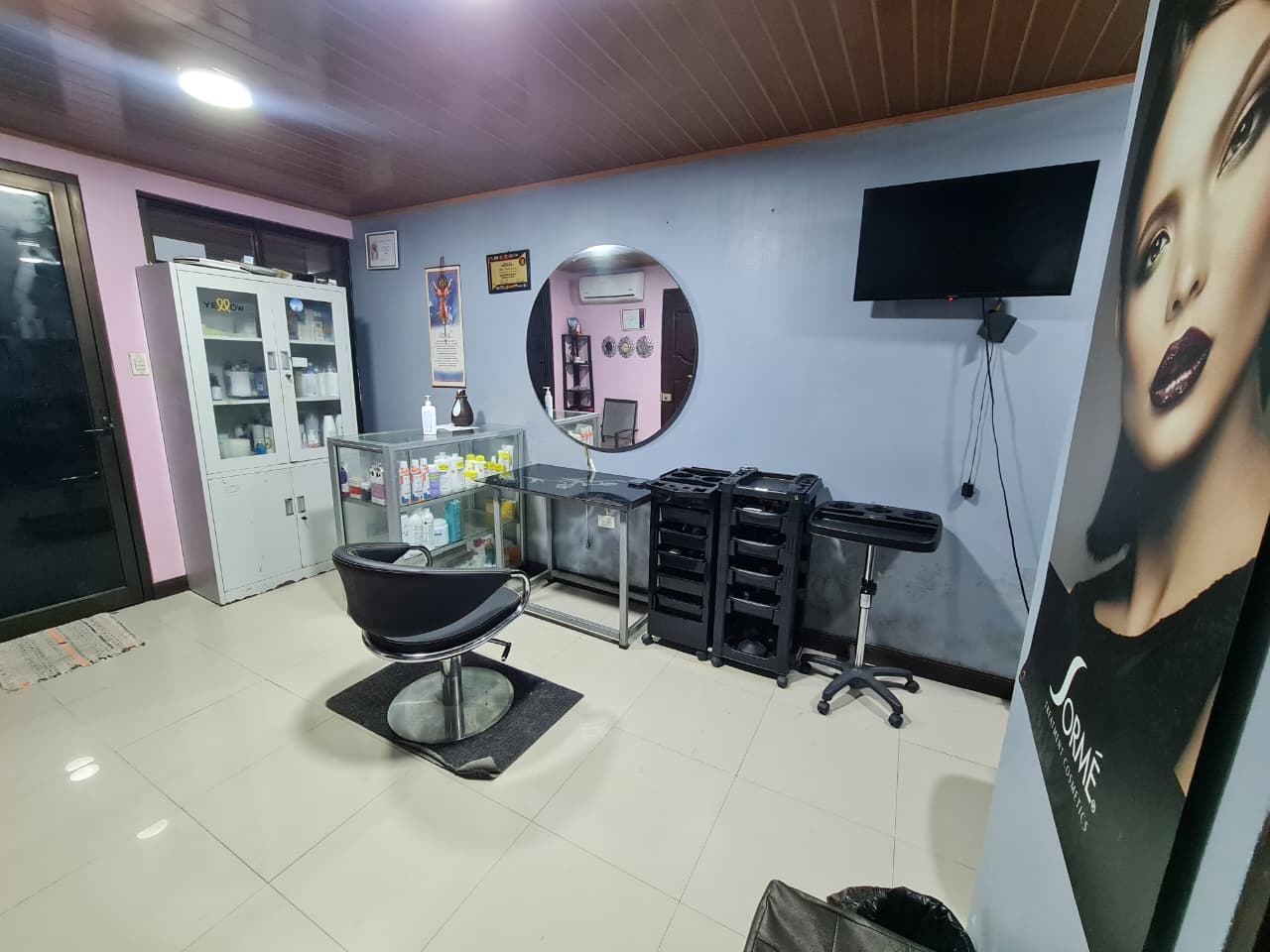 Local comercial equipado – Ideal para salón de belleza o estética en Limón, Limón miniatura 7