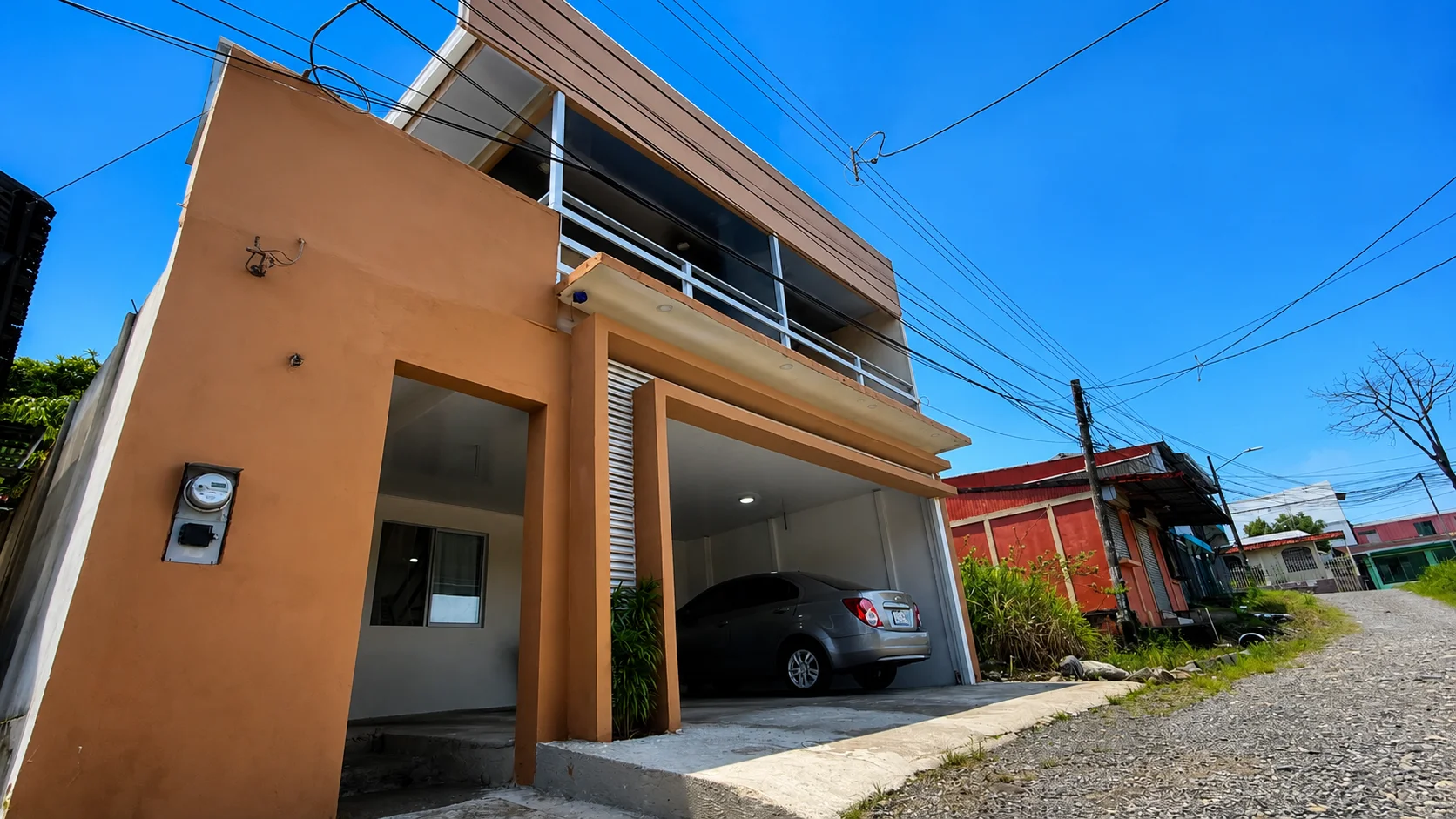 Moderna Casa de Dos Niveles en Barrio Bellavista, Limón en Limón, Limón